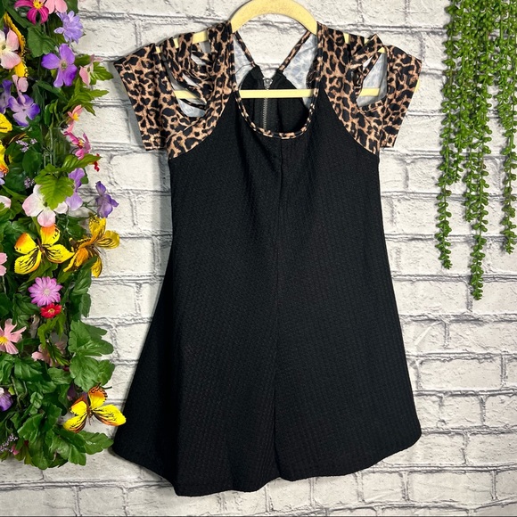 ||🌼3/$30🌼NWOT Black Waffle Short Sleeve Top Size Small - Picture 4 of 16